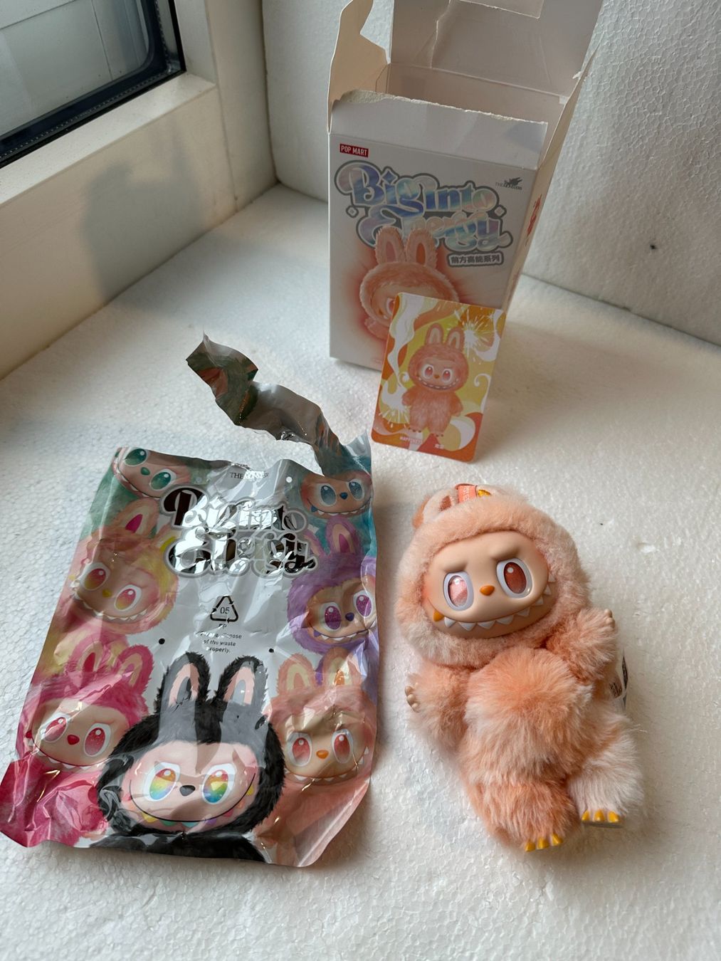 Pop Mart Figuren: Pop Mart Labubu big into energy - happiness – Neu (gemäss Beschreibung) aus Gümmenen von FelizitasHermann