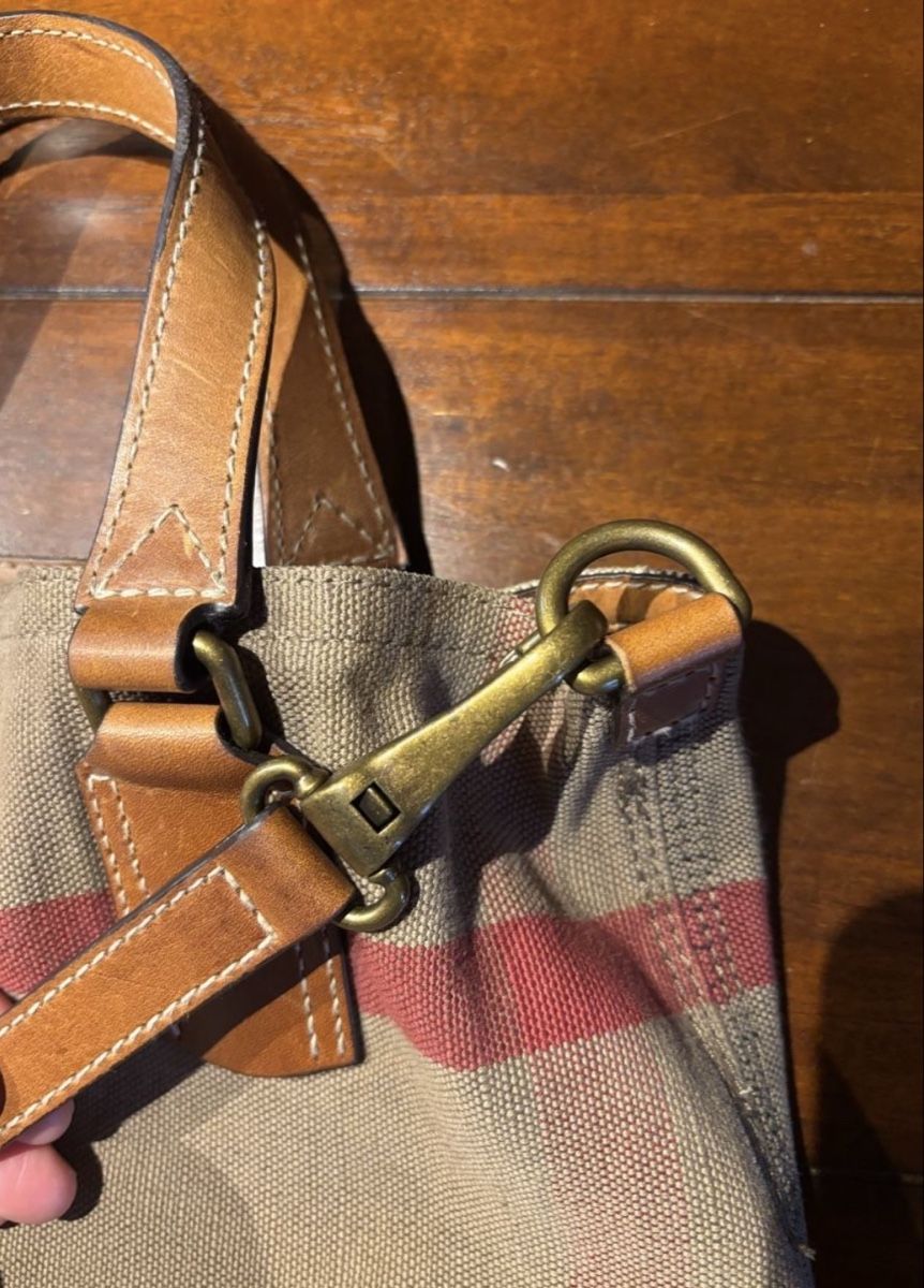Burberry Sacs femmes: BURBERRY TASCHE – D'occasion à Pfungen par carmenwkatze 2