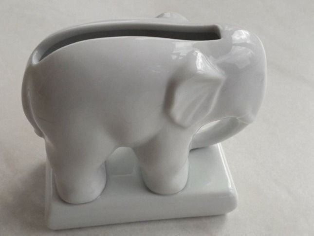 Statuette: Porzellan Elefant – Nuovo e nell'imballaggio originale da Winistorf venduto da acreativ 1