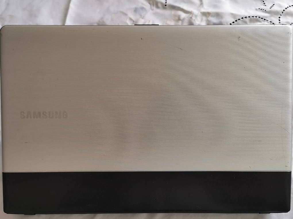 Dischi rigidi: Samsung Intel B960 2.20GHz 8Go17.3" SSD 240Go – Usato da Lausanne venduto da Dukco 3