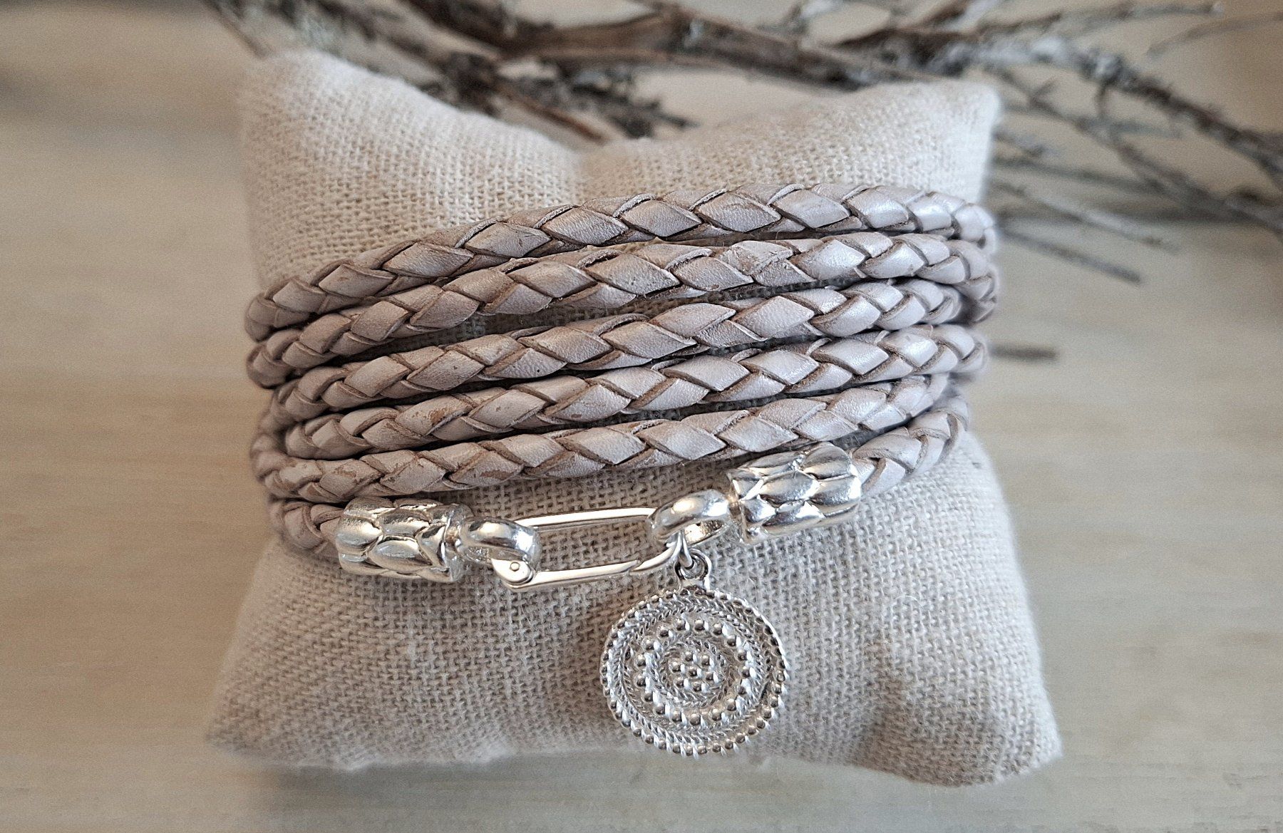 Bracciali & Braccialetti: AMY - Lederarmband - Sterling Silber - hellbeige – Nuovo e nell'imballaggio originale da Mühlethal venduto da nicita-modeschmuck 1