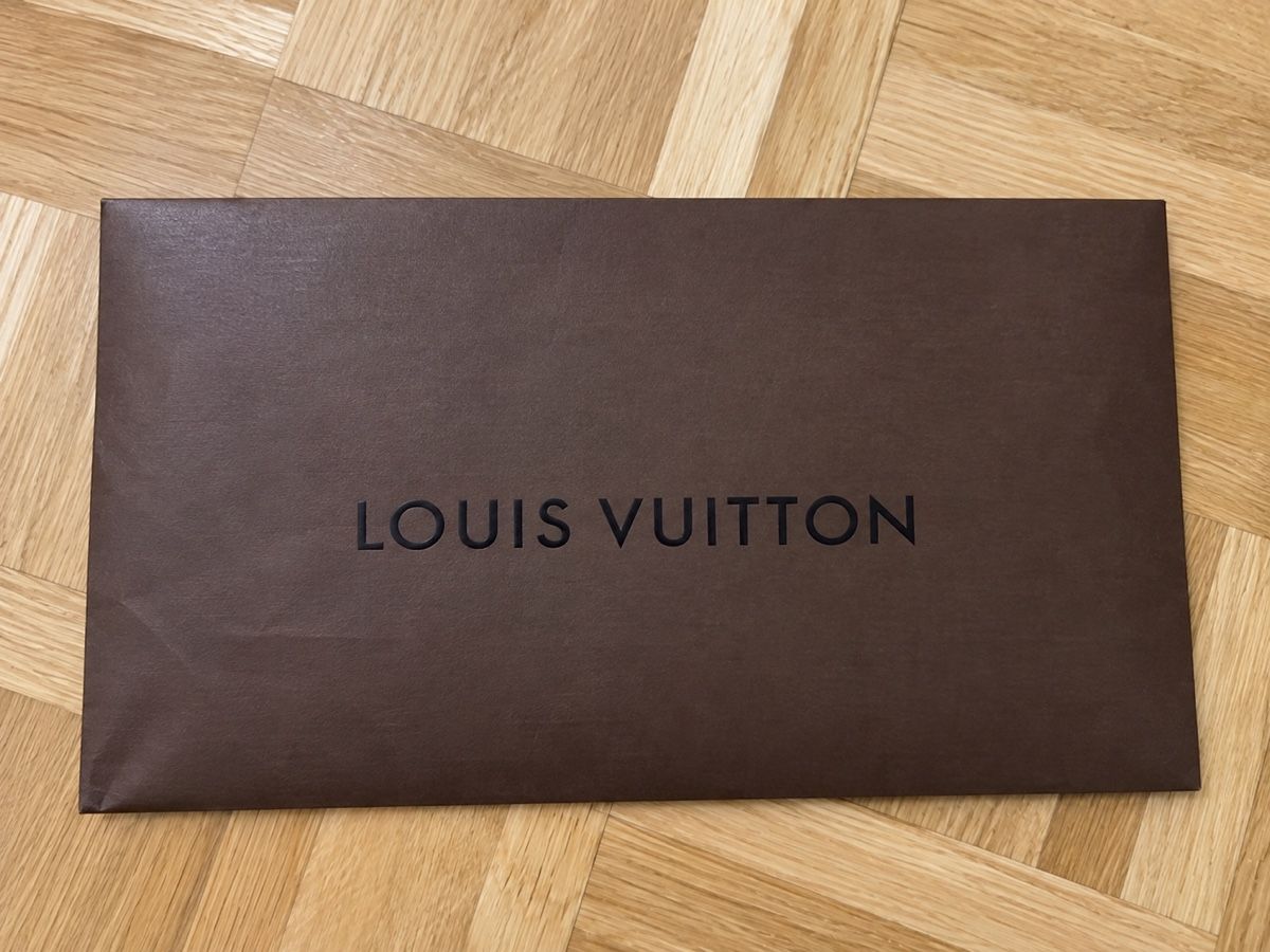 Louis Vuitton Foulard & Sciarpe: Louis Vuitton Carré Monaco Beige  – Usato da Riehen venduto da nat_qzp7 1