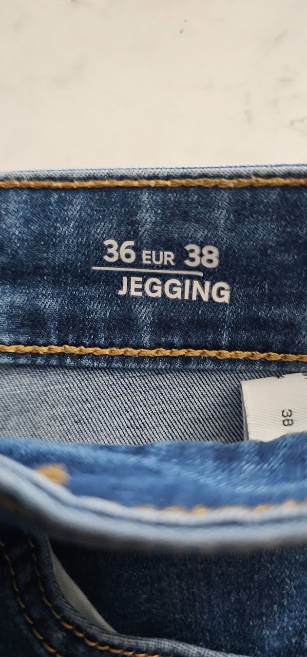 Lots de vêtements: Jeanshosen 2-er Set / Gr.36 – Neuf (Voir description) à Geuensee par jes_9xyk 2