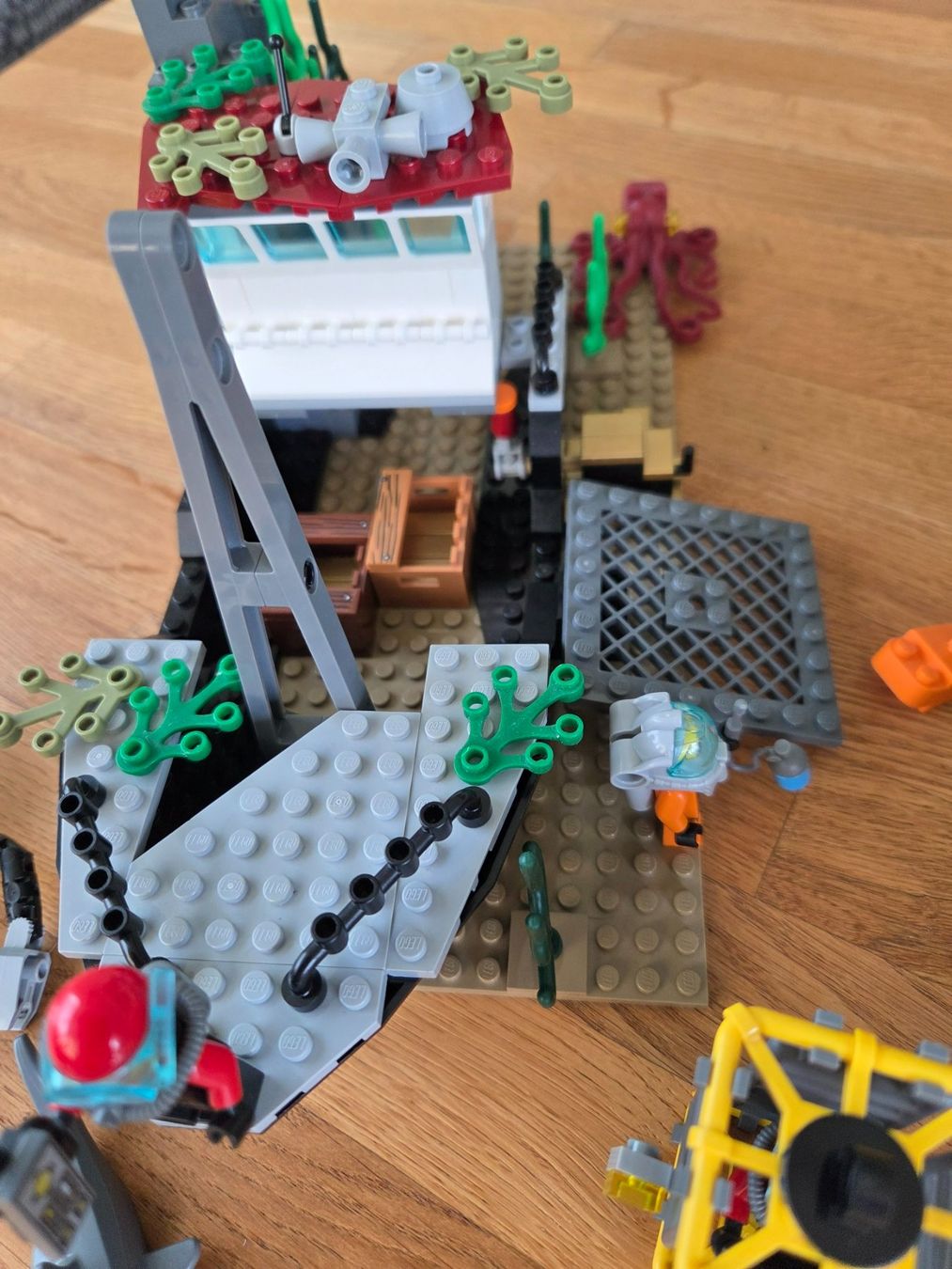 Lego Kit di costruzioni: Lego 60095 Deep Sea Exploration Vessel – Usato da Thun venduto da Reda68 2
