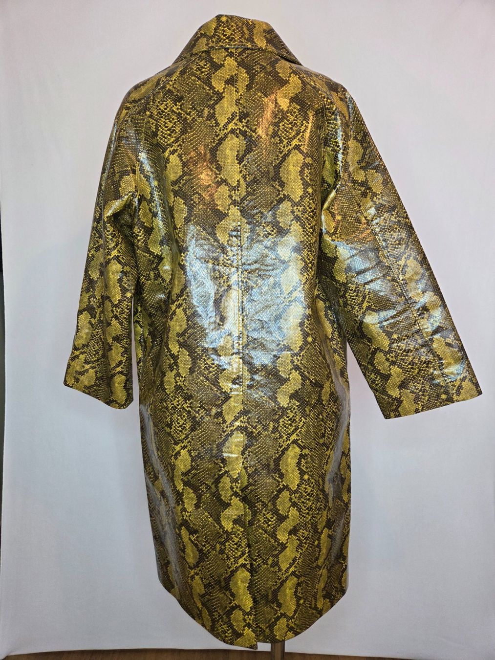 Cappotti: Baum und Pferdgarten Mantel Snake Print Oversized – Nuovo (secondo la descrizione) da Bern venduto da -Aniko- 2
