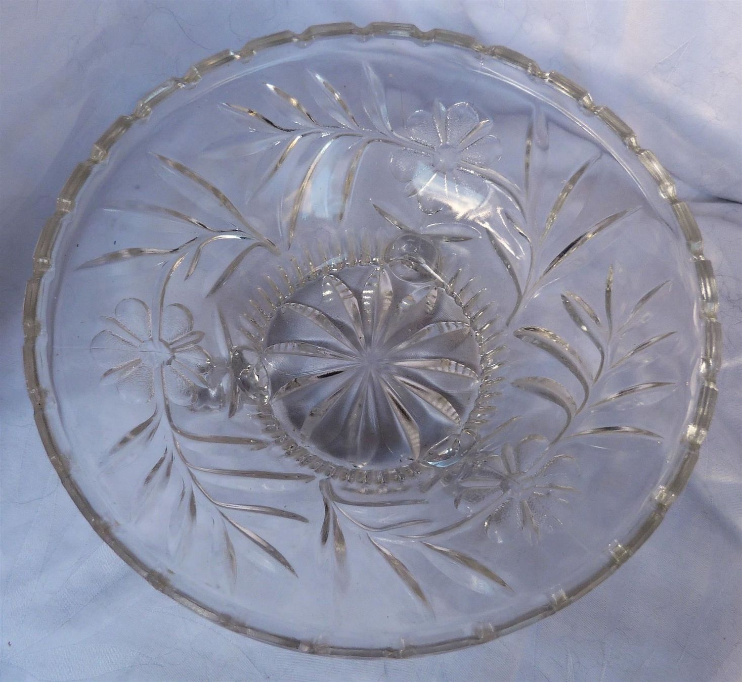 Schalen: Glasschale auf 3 Füssen, vintage %% – Gebraucht aus Nunningen von Ave51 1