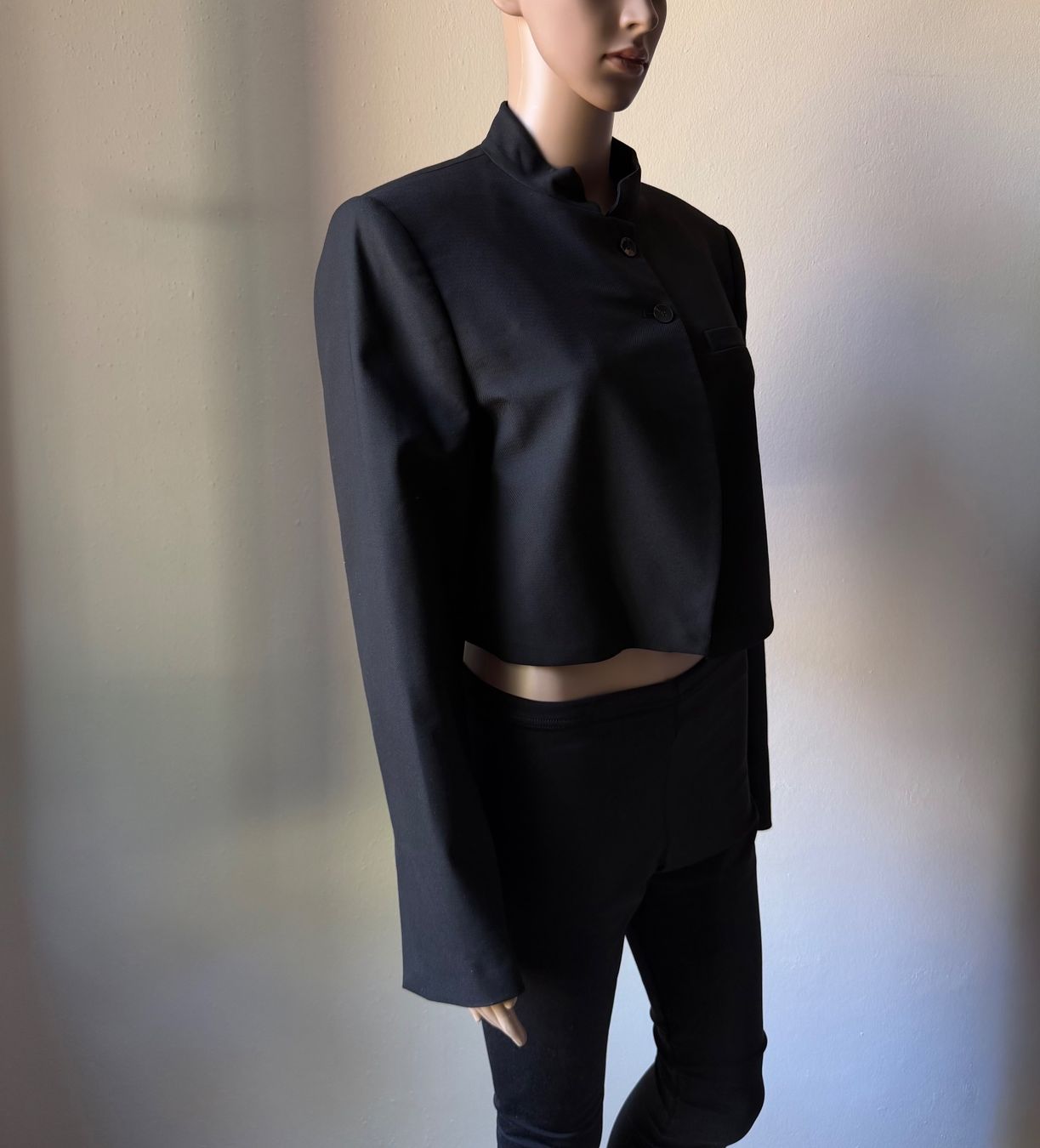 Zara Vestes: kurze ZARA Jacke 🖤 – D'occasion à Zürich par ClosetQueen 6