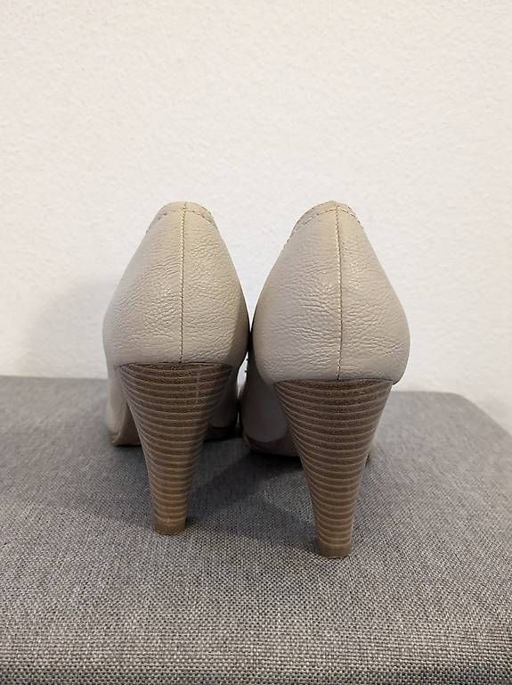 Damenschuhe: Beige Pumps Grösse 38 – Gebraucht aus Stäfa von FloStauf 2