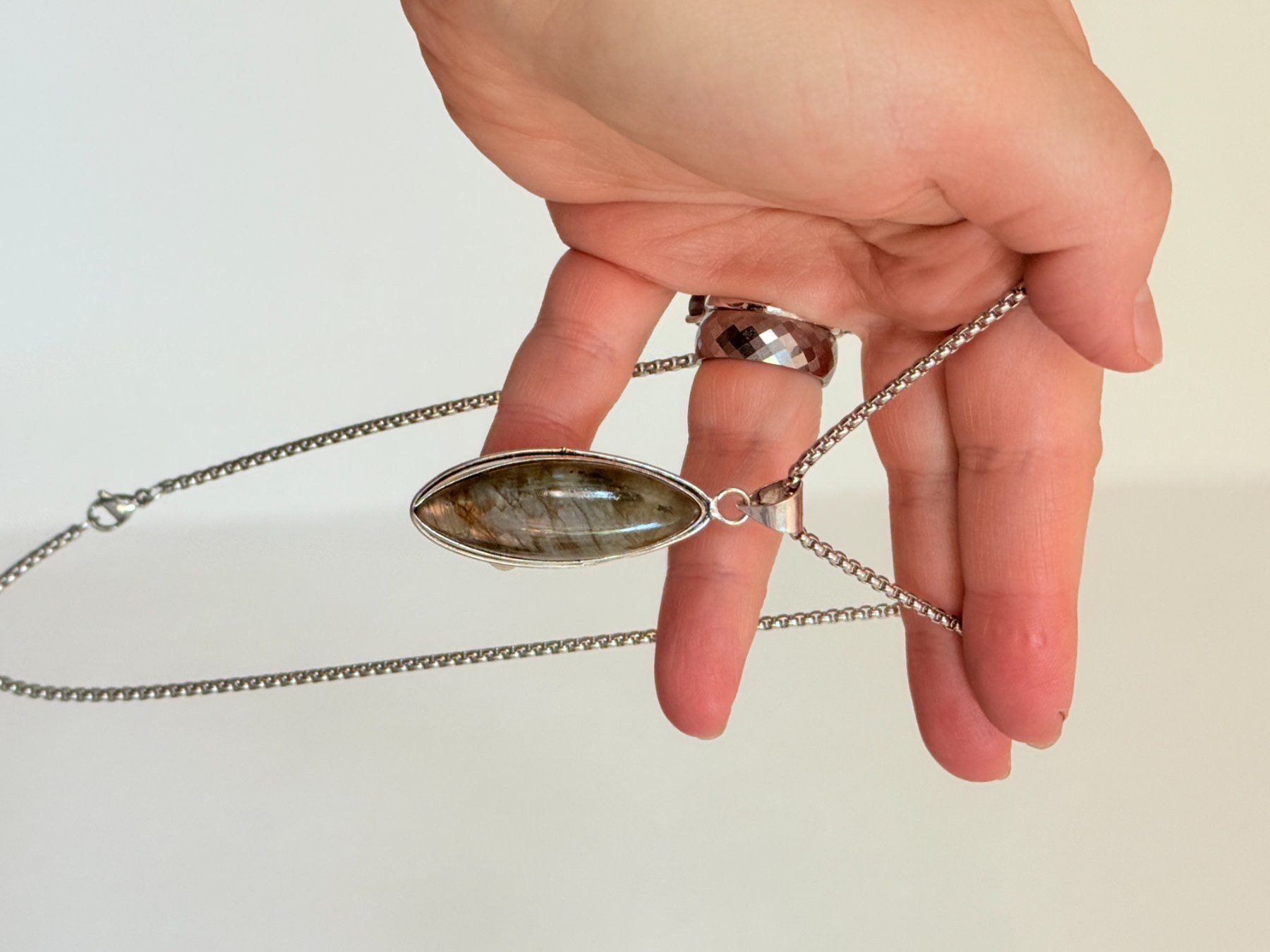 Ketten: Collier labradorite  - Élégance discrète ❄️ – Neu und originalverpackt aus Genève von AWWA 1