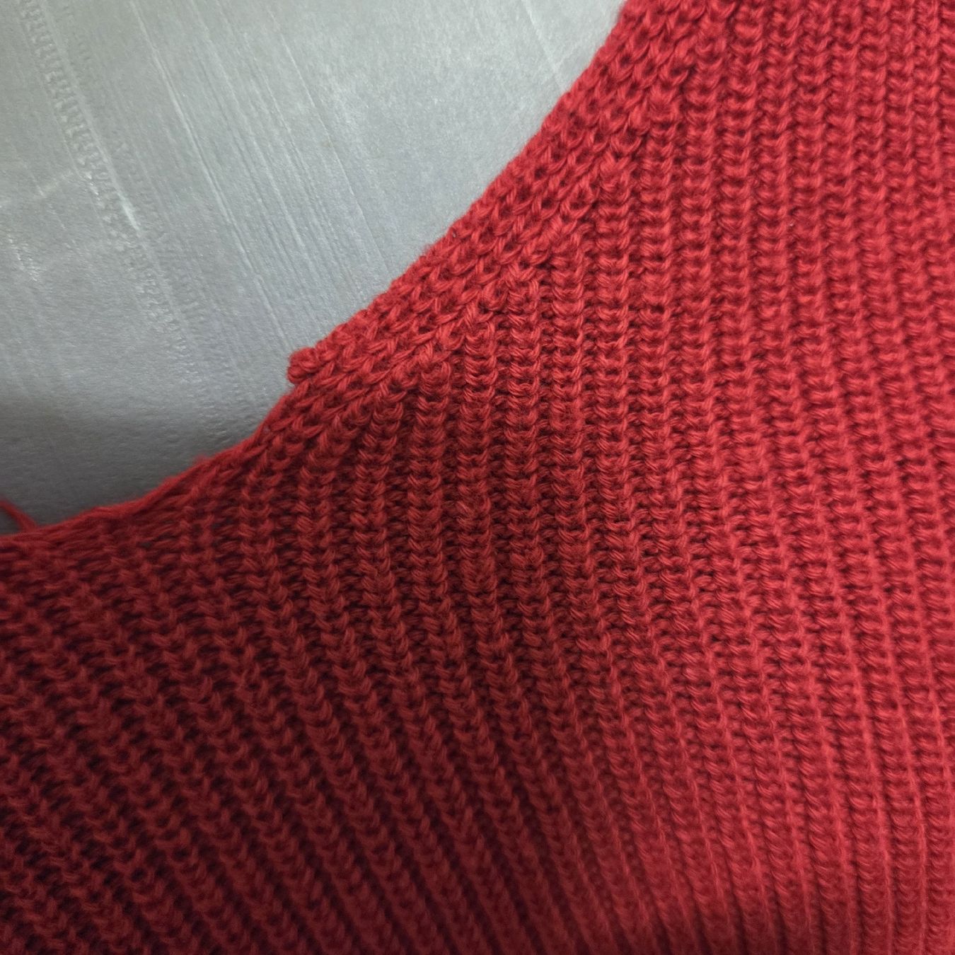 Pulls & Sweat-shirts: Street One Roter Strickpullover mit V-Ausschnitt Gr.38 – D'occasion à Subingen par DENDLE20 1