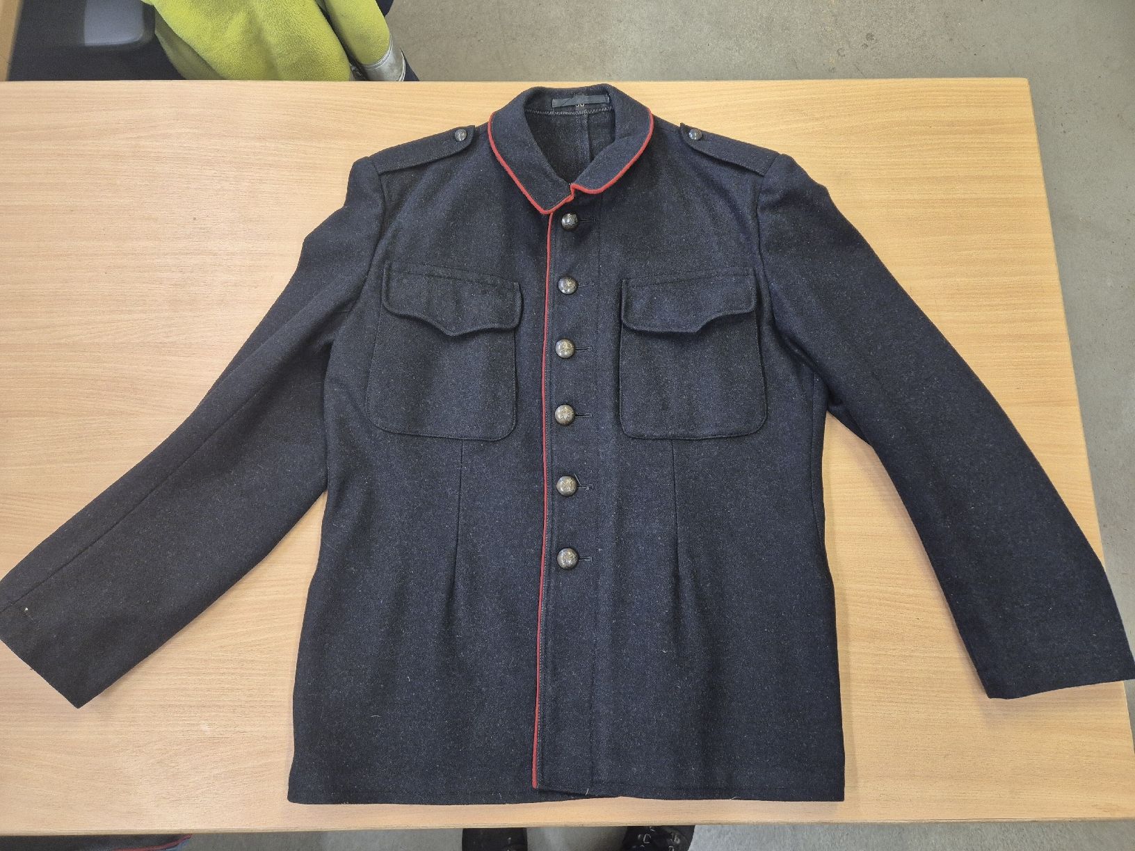 Uniformi: Feuerwehrjacke – Usato da Hettlingen venduto da Mroos1