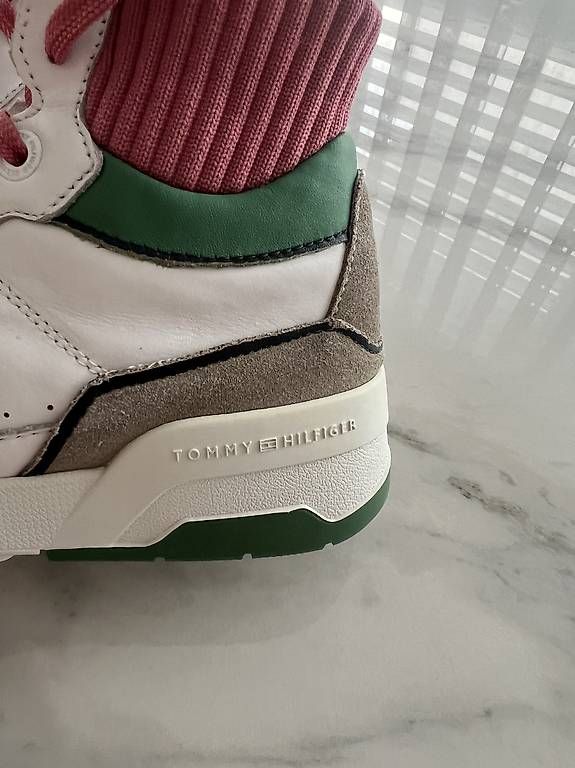 Schuhe für Mädchen: Basket pour les filles TommyHilfiger – Gebraucht aus Bulle von Preteni 2