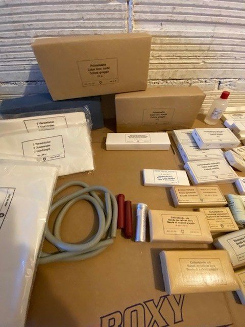 Kit di pronto soccorso: LOT VERBANDSMATERIAL  CH ARMEE – Usato da Chur venduto da silbermon 2