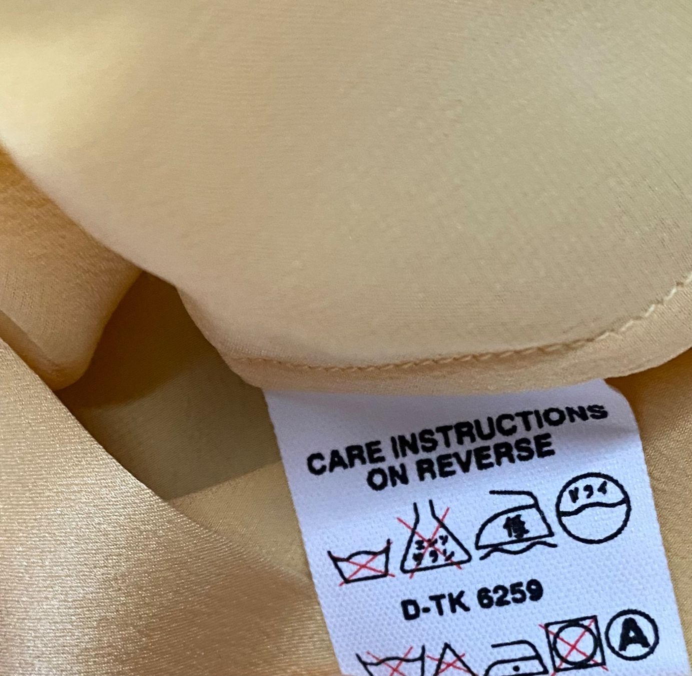 Camicette: Retroseidenbluse DKNY – Usato da Chur venduto da simhofstr 4