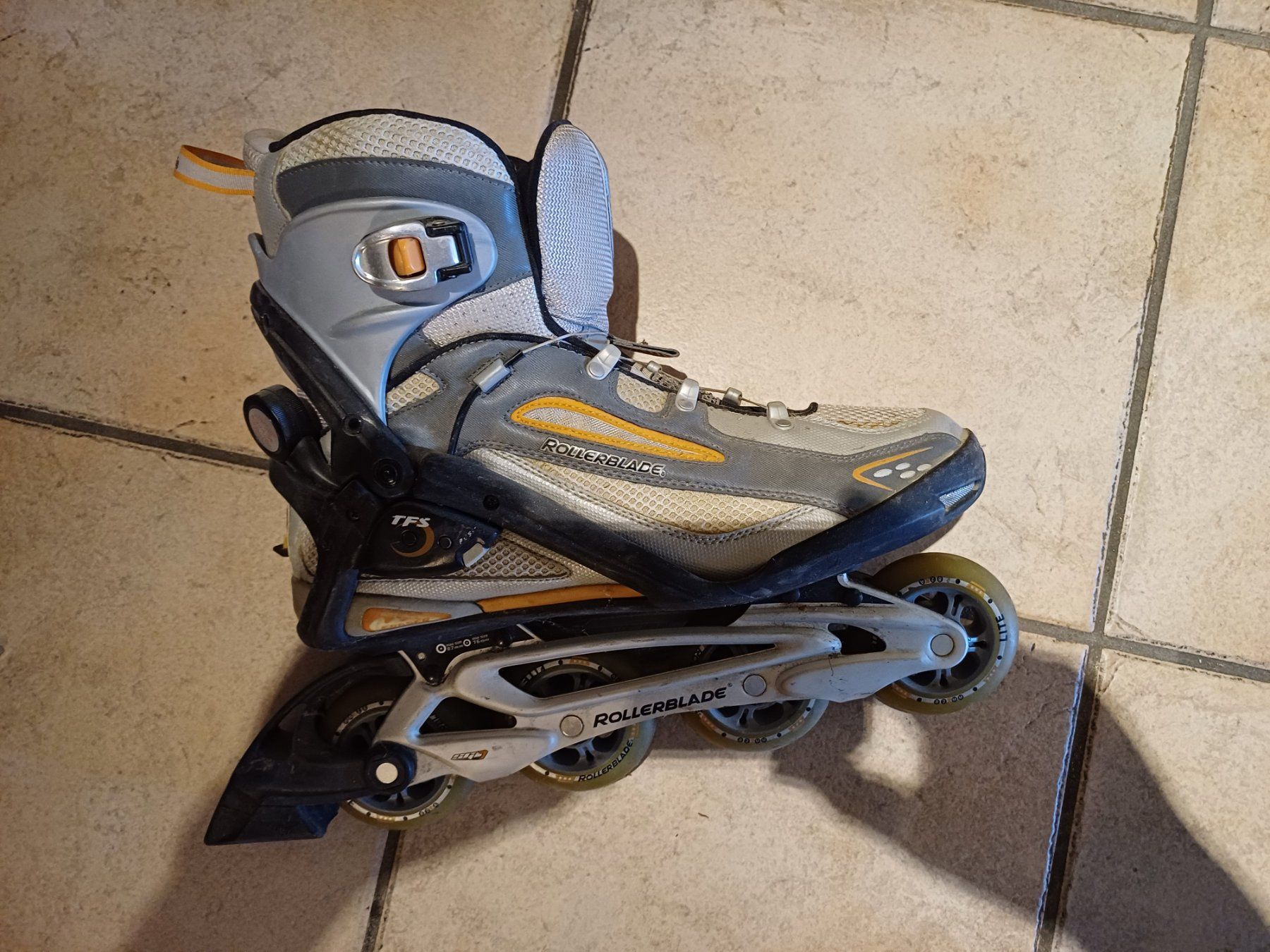 Pattini in linea & Pattini a rotelle: Rollers – Usato da Sion venduto da pie_y5hj