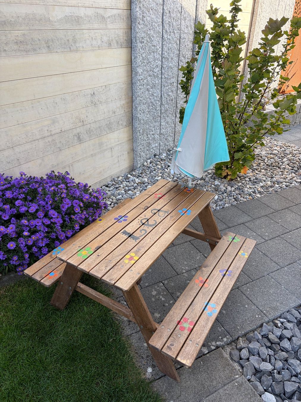 Ikea Tische: Kindertisch mit Sonnenschirm bemalt – Gebraucht aus Reiden von Hgeri 1