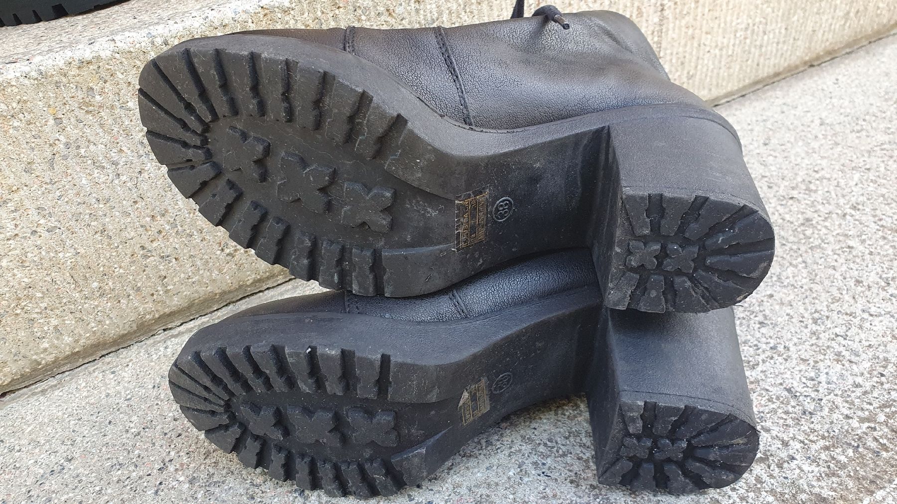 Scarpe da donna: Bottines lacets noires, taille 38 – Usato da St-Imier venduto da Faca02 4
