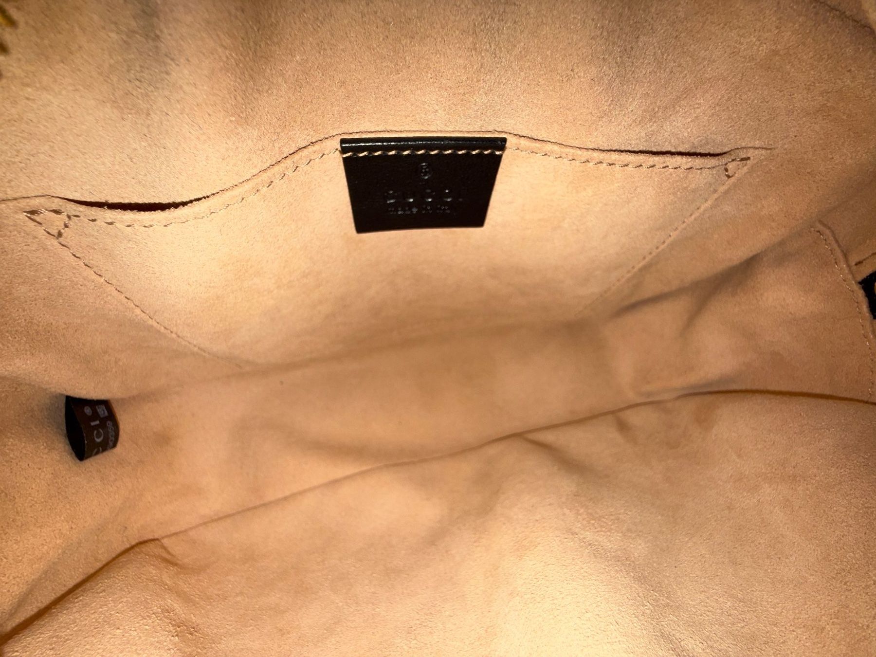 Gucci Borse da donna: GUCCI Marmont Small Monogram Canvas Crossbody Camera Bag – Nuovo e nell'imballaggio originale da Basel venduto da jetzt-wird-gemistet 2