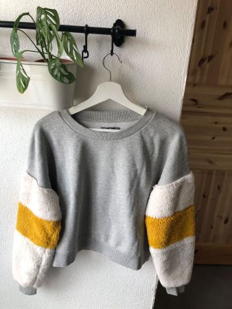 BERSHKA Damen Pullover Sweatshirt Plüschärmel Manche peluche