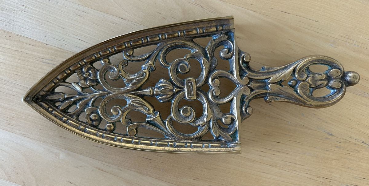 Tutte le decorazioni: Vintage Brass Iron Rest – Usato da Zürich venduto da Sophie0569