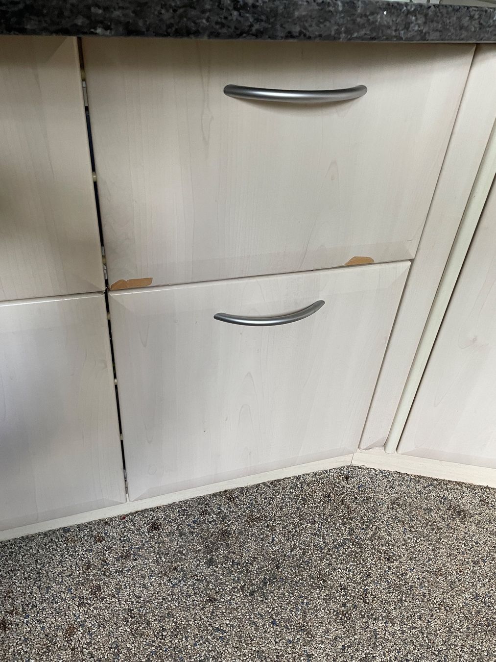 Cucine complete: Grosse Einbauküche mit Granitabdeckung und Miele Geräten – Usato da Wangen an der Aare venduto da PinaF8 8