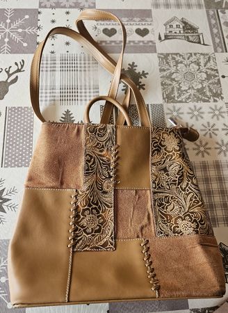 Sac à dos et à main en 1 élégant en cuir et en daim neuf