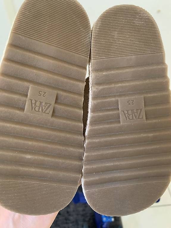 Scarpe per ragazzi: Zara Sandale Gr. 25 écru neuwertig – Usato da Hochdorf venduto da Leccesina 2