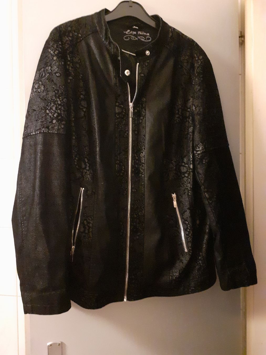 Jacken: Elegante schwarze Lederjacke  Biker-Stil Gr. 48 – Gebraucht aus Kloten von elb_9qvr