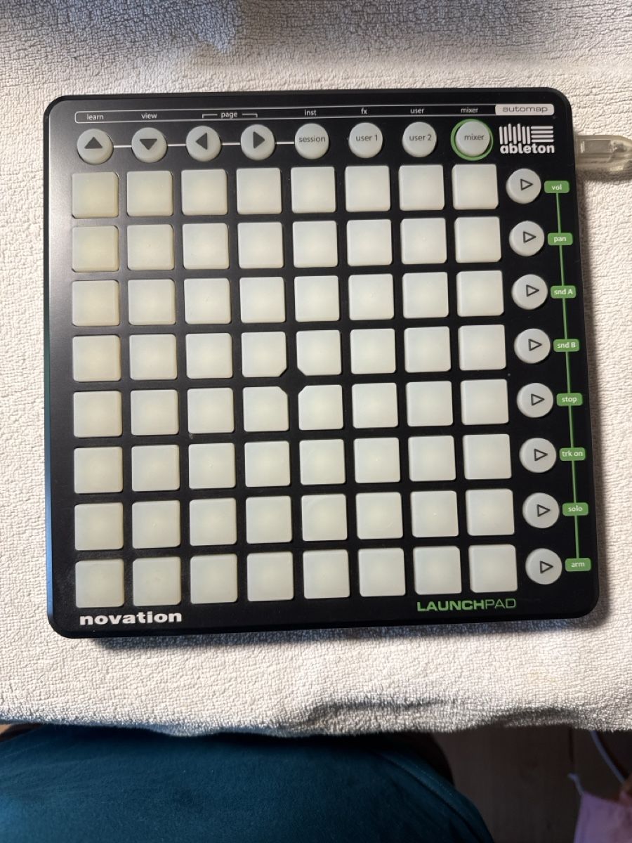 Sistema di controllo: Novation Launchpad M-Audio MIDI Controller wie neu inkl. CD  – Usato da Solothurn venduto da Jaess