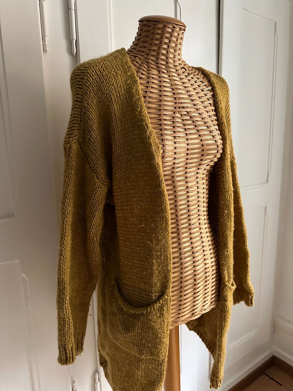 Giacche: Strickjacke curryfarben M – Usato da Zürich venduto da Diazaio 1