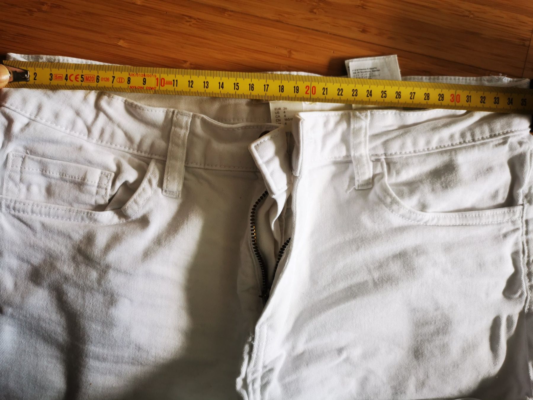 Hosen: Weisse Shorts, Gr. 36, ist aber eher 34 – Gebraucht aus Niedergösgen von lil_s6k8 2