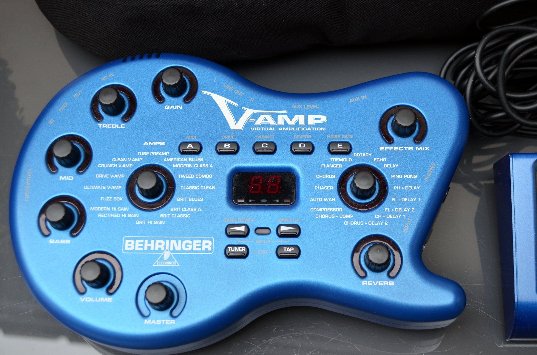 Behringer Strumenti musicali: Behringer V-AMP 2 Gitarreneffekt /effet de guitare processor – Usato da Collonges venduto da arashee 1