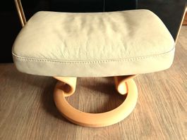 Belle banquette ou repose-pieds Scandinave?