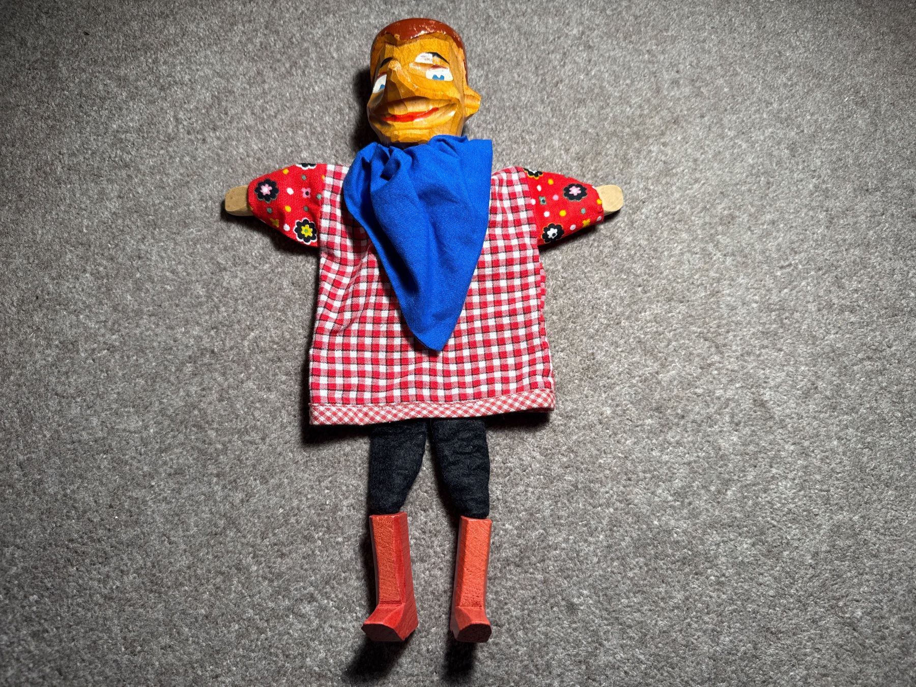 Spielzeuge: Kasperli Figur / Handpuppe - Holz – Gebraucht aus Aarau von Kilauea