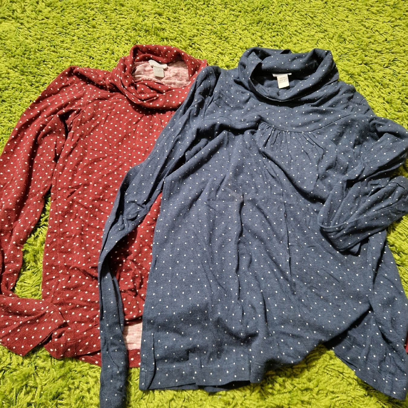Lotti & Set di vestiti: PULLOVER mit Pünktchen - Luftig und bequem, Grösse 140 – Usato da Gwatt (Thun) venduto da Letzte-Chance-III