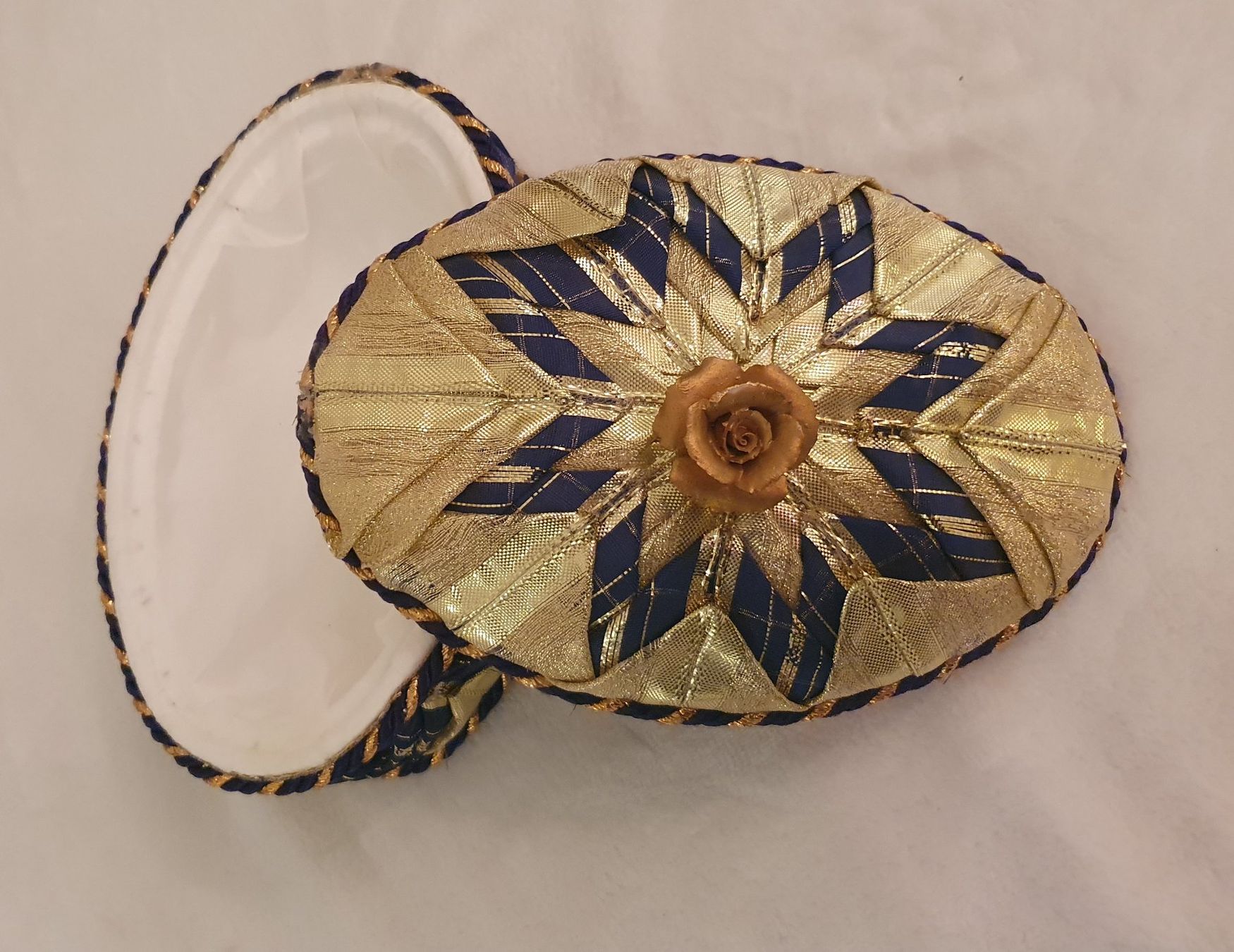 Tutte le decorazioni: Dekorative Schmuckdose, blau-goldig, Handarbeit – Usato da Auw venduto da beretta1966 5