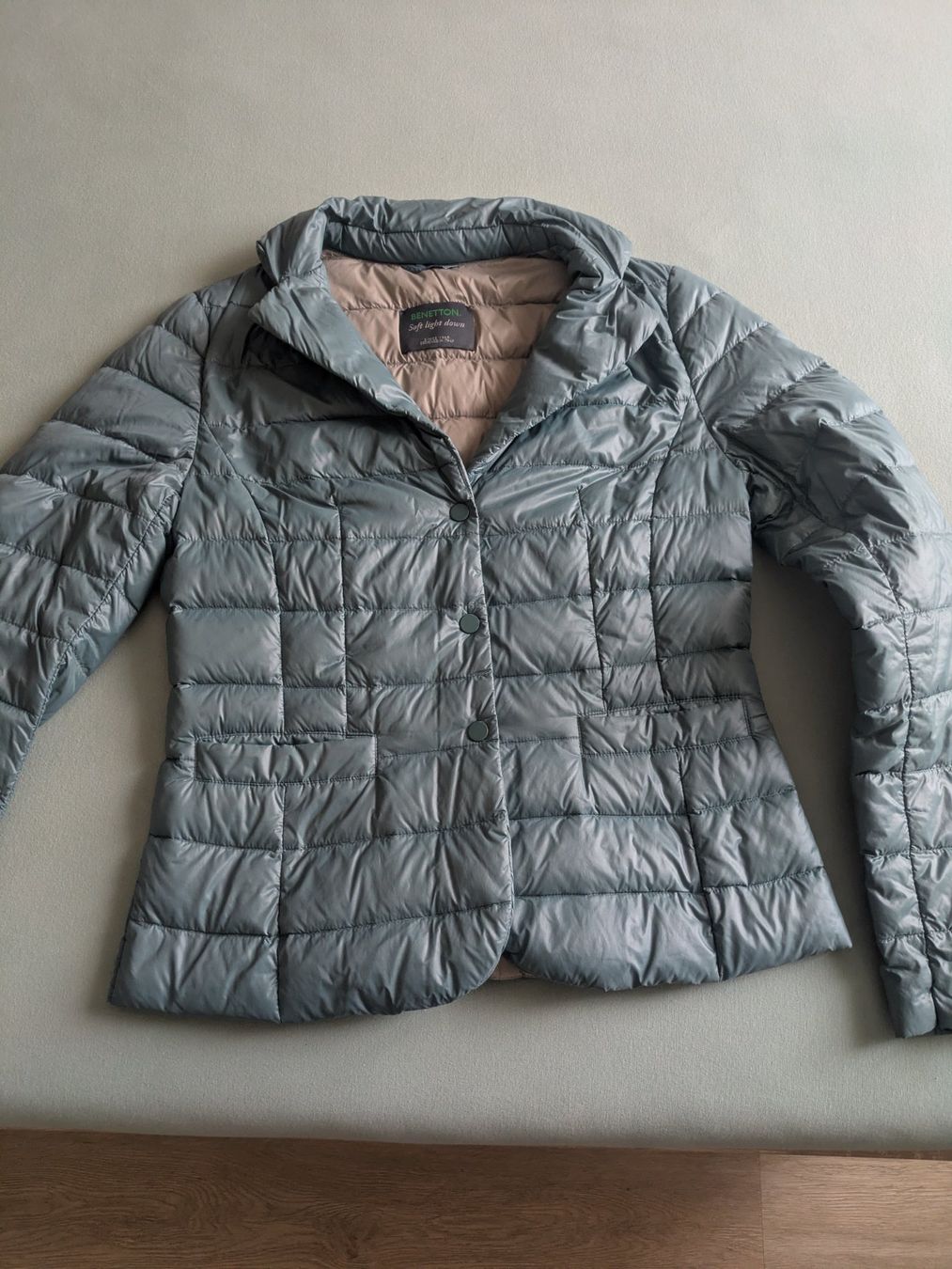 Benetton Jacken: Benetton Women's Light Jacket Size 40 IT Grey – Gebraucht aus Losone von AlpineLayer