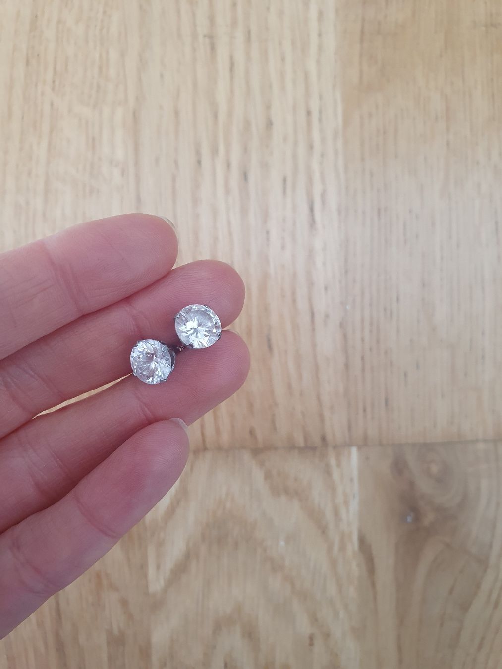 Ohrringe & -stecker: Glitzernde Ohrstecker – Gebraucht aus Moosseedorf von Sonnenschein.. 1