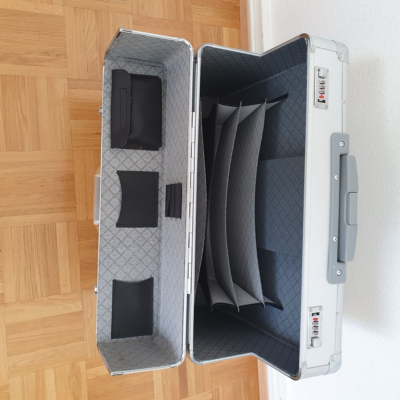 Valigie: Valise trolley élégante argenté, parfait état – Nuovo (secondo la descrizione) da Prilly venduto da RoDyRe 2