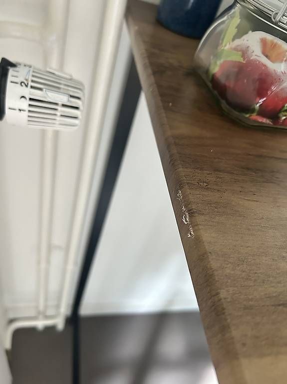 Set di tavolo e panche: Bartisch mit zwei Stühlen – Usato da Zürich venduto da and_9kgf 1