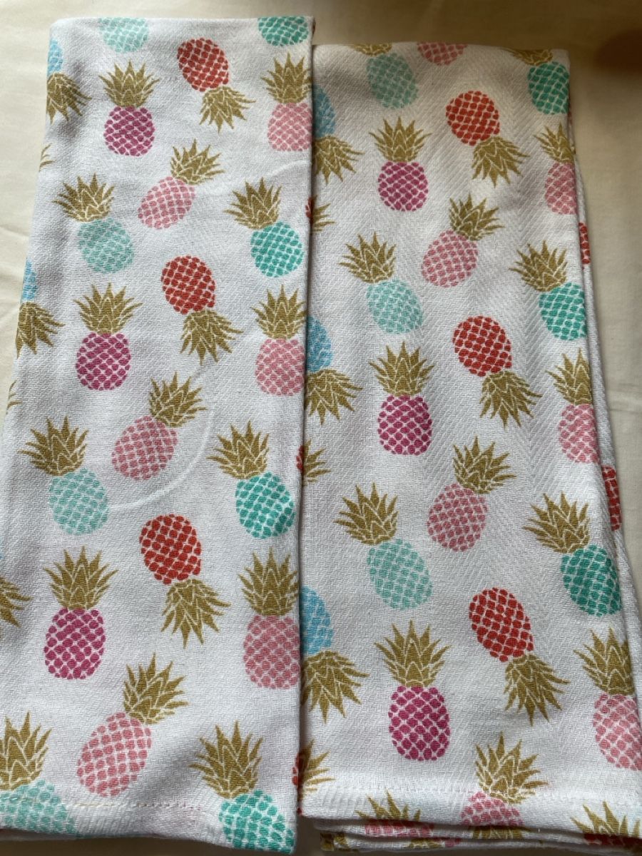Strofinacci: Set of 2 Summer Pineapple Pattern Kitchen/Tea Towels. – Nuovo e nell'imballaggio originale da Buttikon SZ venduto da Maxwelltime
