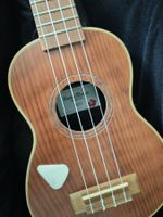 Ukulele aus Mangoholz, sehr kurz genutzt, wie neu