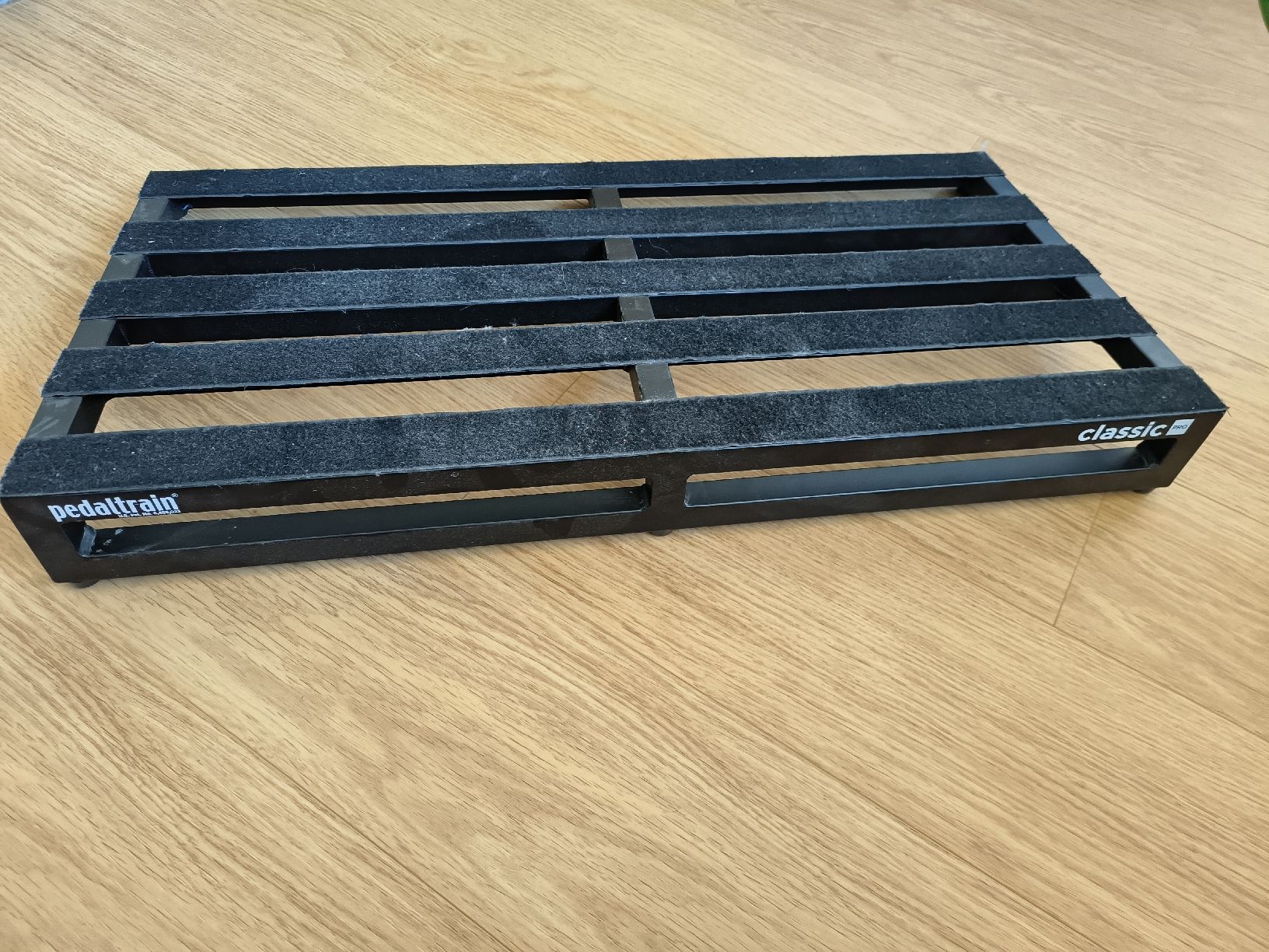 Pedaltrain Strumenti musicali: Pedaltrain Classic PRO Gitarren Pedalboard. – Nuovo (secondo la descrizione) da Thun venduto da soundwg 1