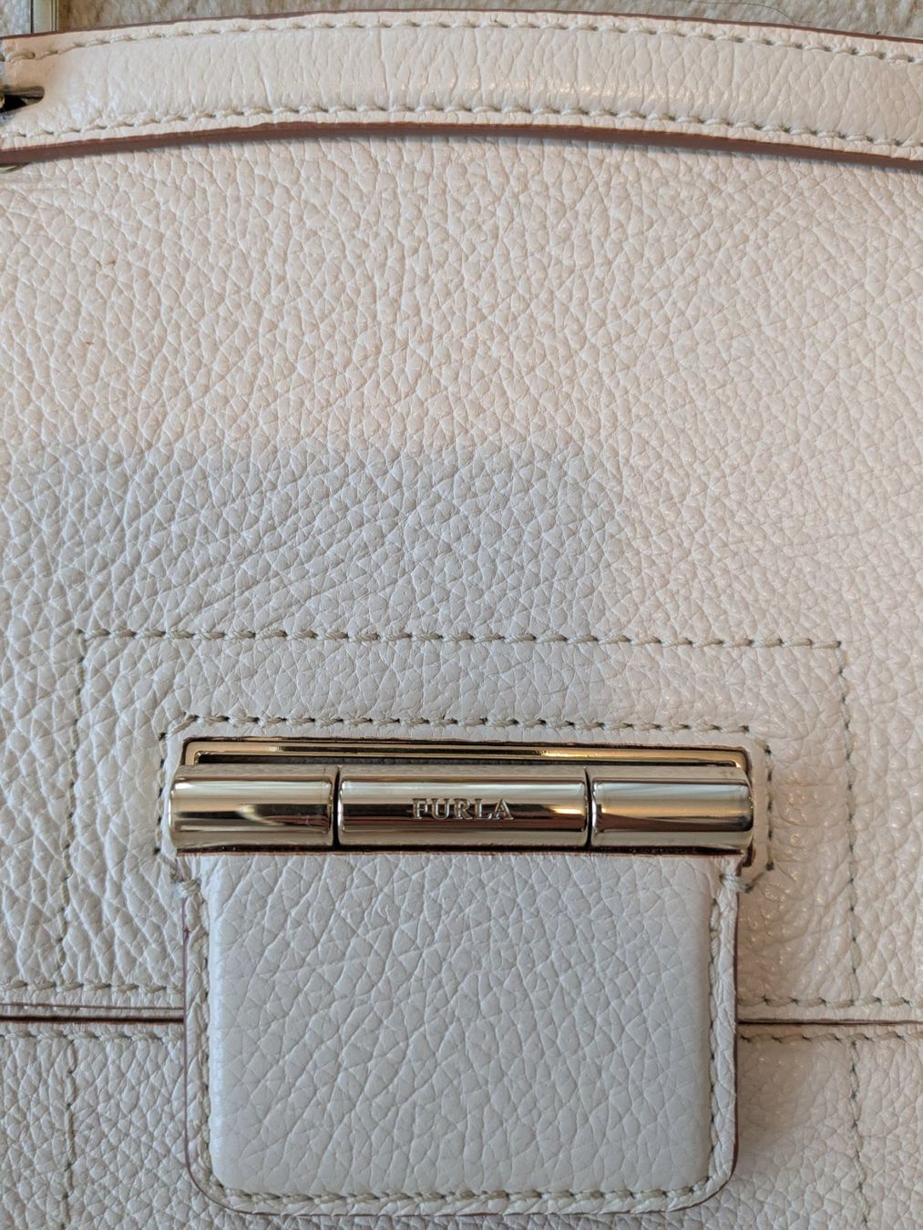 Furla Borse da donna: Furla Handtasche Artesia M – Usato da Prangins venduto da Ivy2016 1