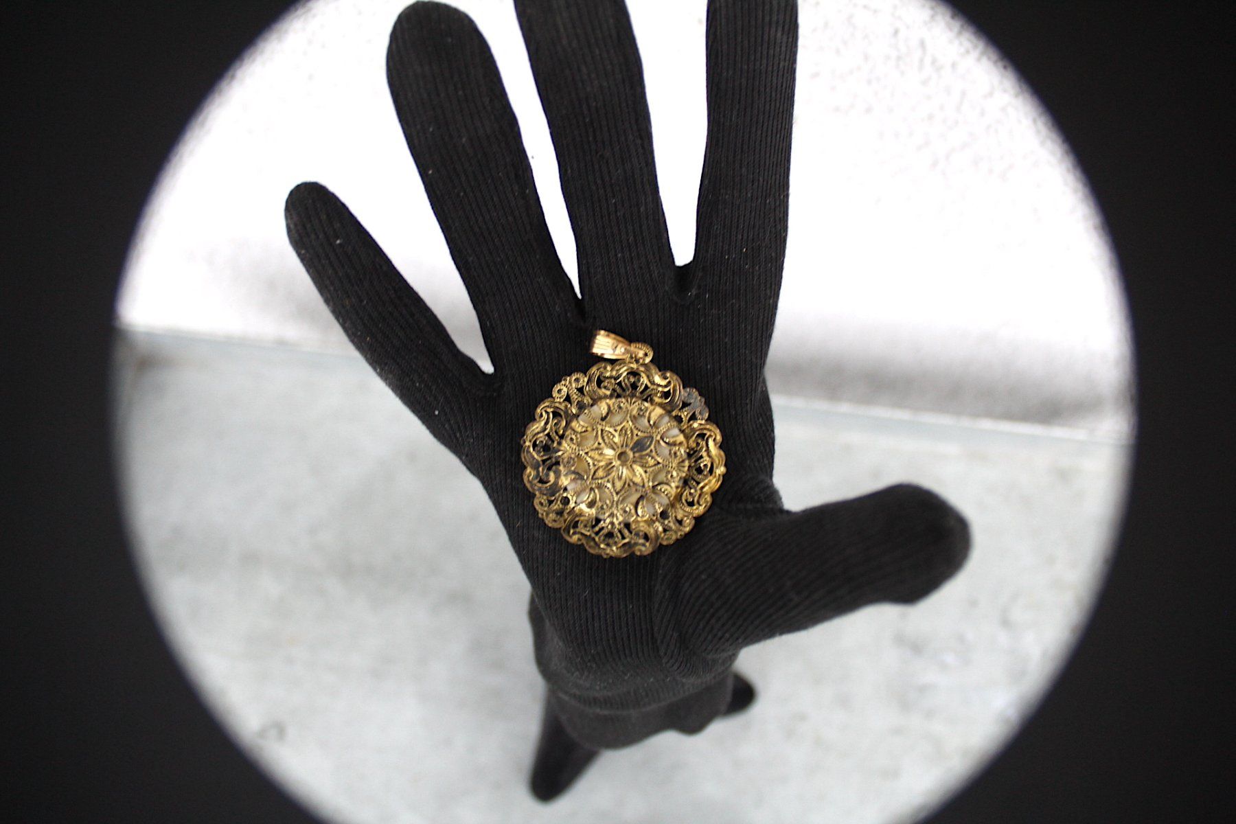 Pendentifs: Anhänger mit Porzellan. – D'occasion à Locarno par madame-tus-sauds 1