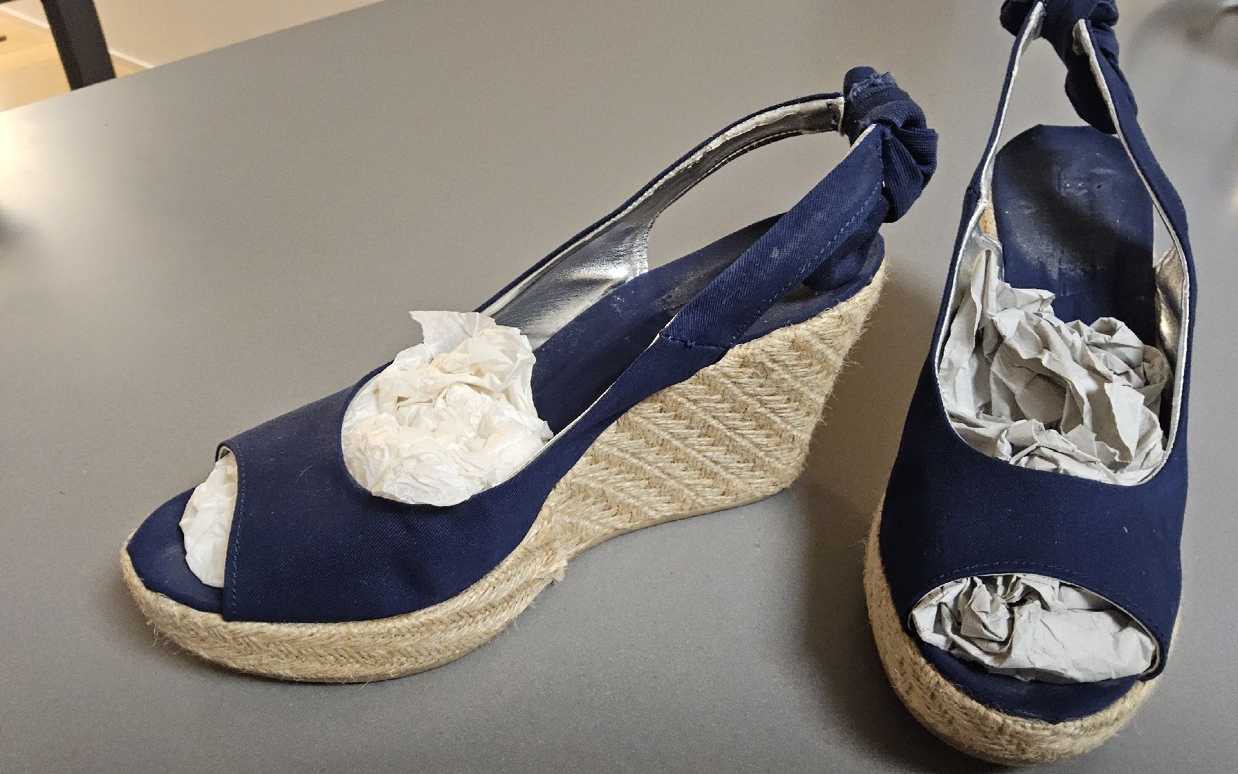 Scarpe da donna: Scarpe con zeppa blu scuro da donna 39 – Usato da Savosa venduto da Vaschinala