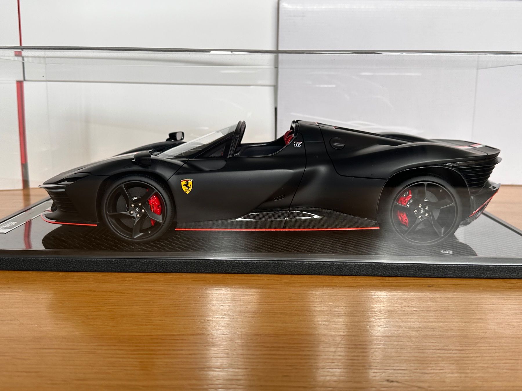 BBR Models Modellini d'auto: Ferrari  Daytona SP3 1/12 schwarz – Nuovo e nell'imballaggio originale da Stein AR venduto da Krabbe2 1