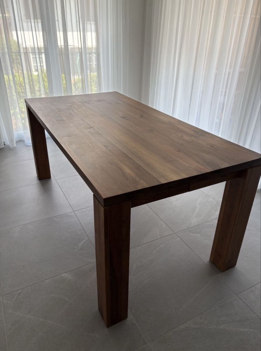 Tische: Nussbaum Massivholz Tisch – Gebraucht aus Nunningen von jau_42