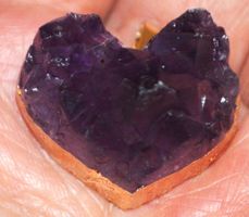 Anhänger L-7004 – Amethyst Cluster Herz goldig eingefasst