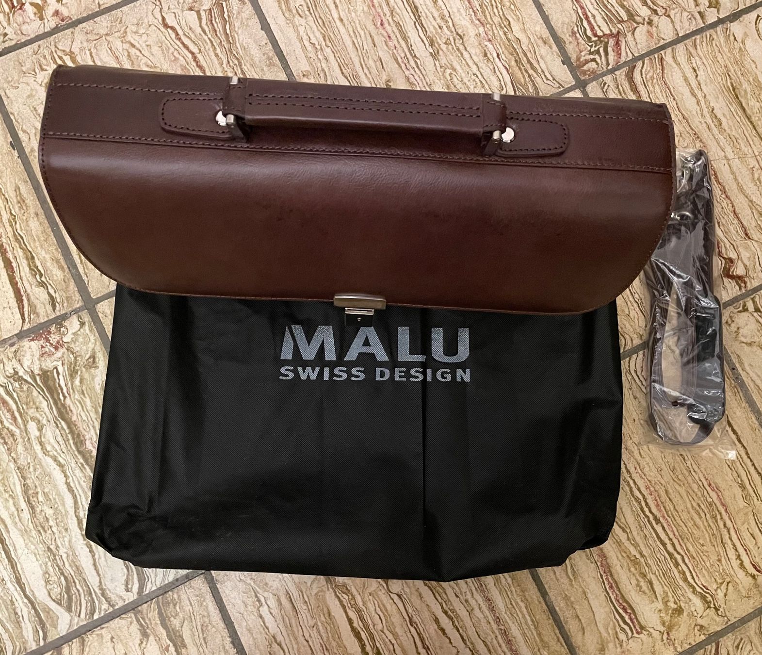 Valigie & Borse: MALU Leder Notebook- / Aktentasche **NEU** – Nuovo e nell'imballaggio originale da Allschwil venduto da KShing 1